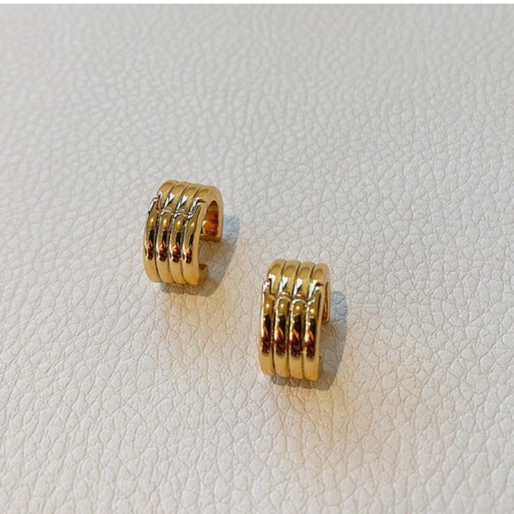 14k Chunky Small Gold Huggie Hoop Earrings - Picture 5 of 7